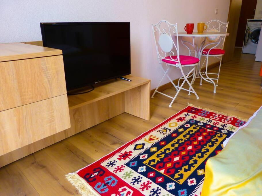 Live-Inn Stunning Apartment On Azneft Sq With President Palace & Old City Views Баку Экстерьер фото