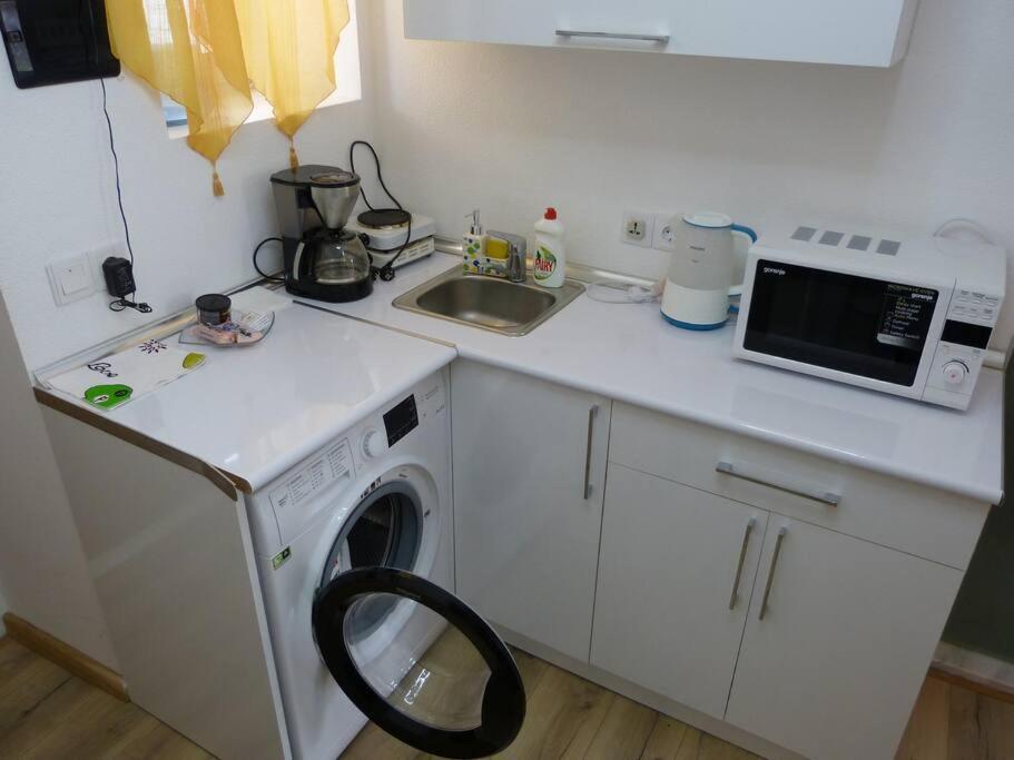 Live-Inn Stunning Apartment On Azneft Sq With President Palace & Old City Views Баку Экстерьер фото