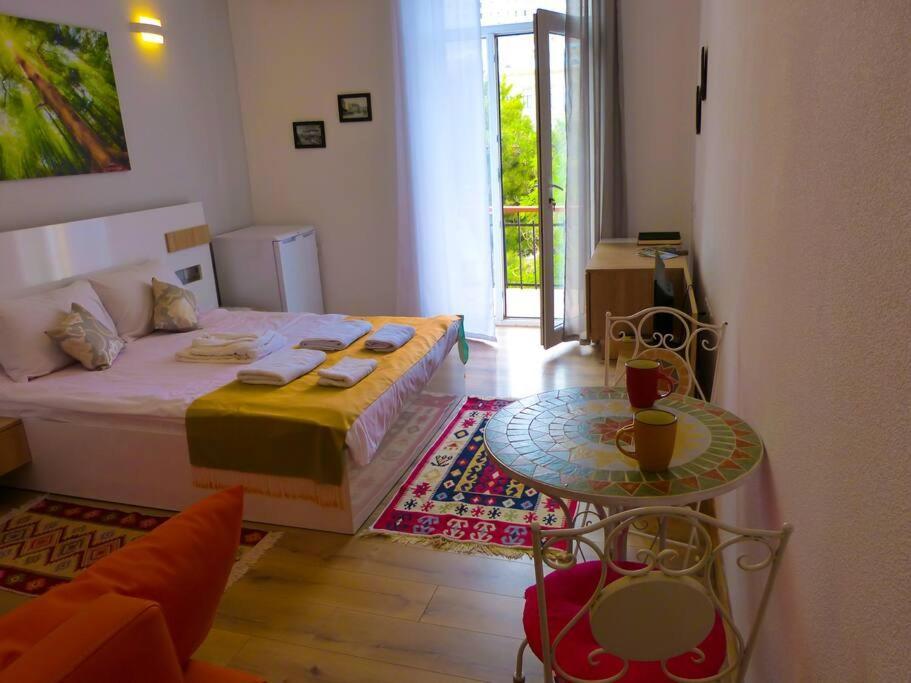 Live-Inn Stunning Apartment On Azneft Sq With President Palace & Old City Views Баку Экстерьер фото