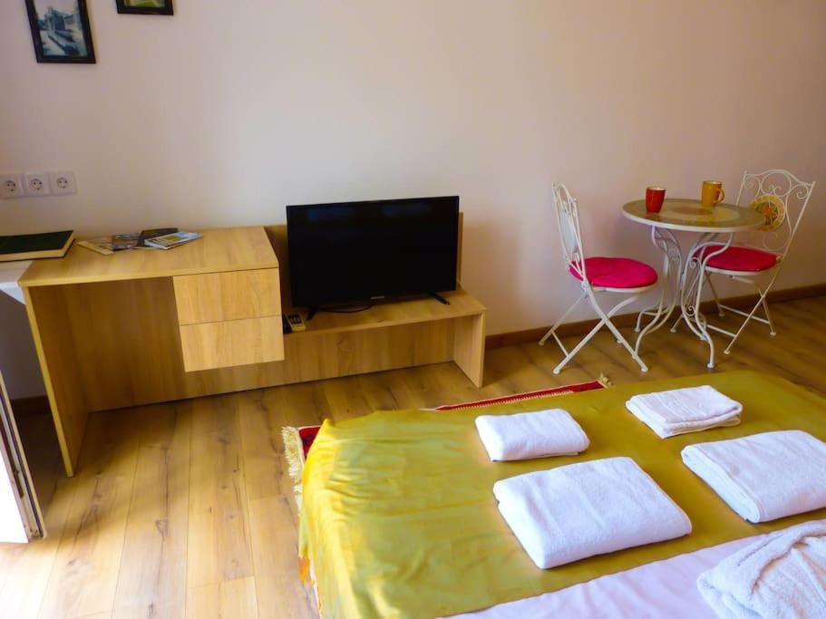 Live-Inn Stunning Apartment On Azneft Sq With President Palace & Old City Views Баку Экстерьер фото