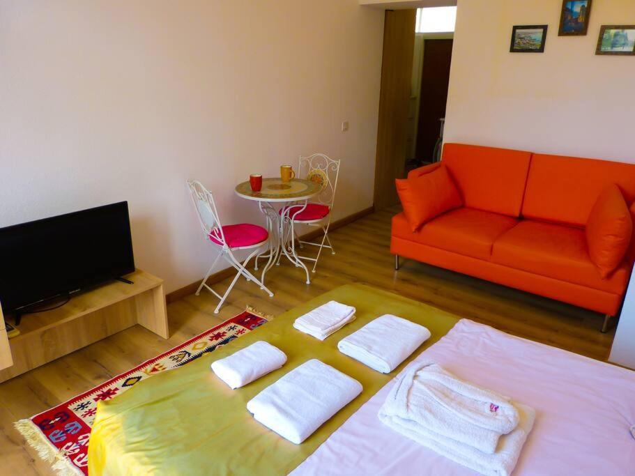 Live-Inn Stunning Apartment On Azneft Sq With President Palace & Old City Views Баку Экстерьер фото